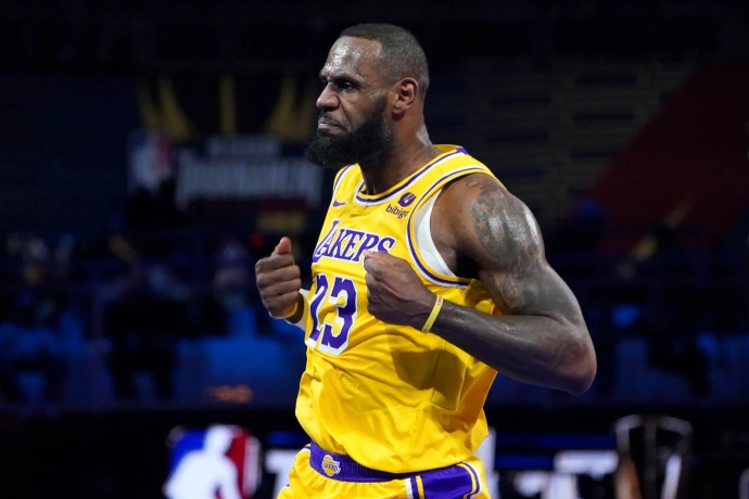 美媒怒批詹姆斯:言论自相矛盾,对冠军戒指文化认知混乱 美媒怒批詹姆斯:言论自相矛盾,对冠军戒指文化认知混乱