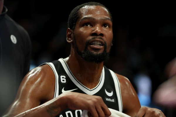 凯文-杜兰特假期中突现网络,与勇士球迷激烈交锋 凯文-杜兰特假期中突现网络,与勇士球迷激烈交锋